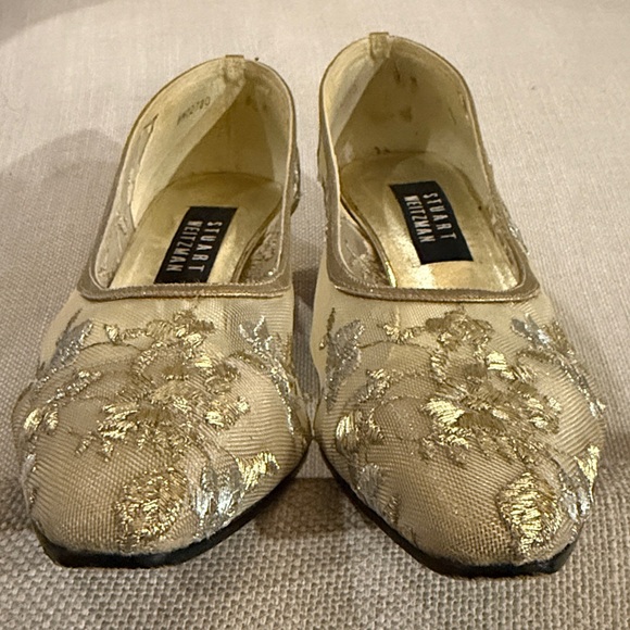 STUART WEITZMAN Embroidered mesh pumps GOLD 2.5” semi-block heel EUC US 8.5 Med - Picture 11 of 15